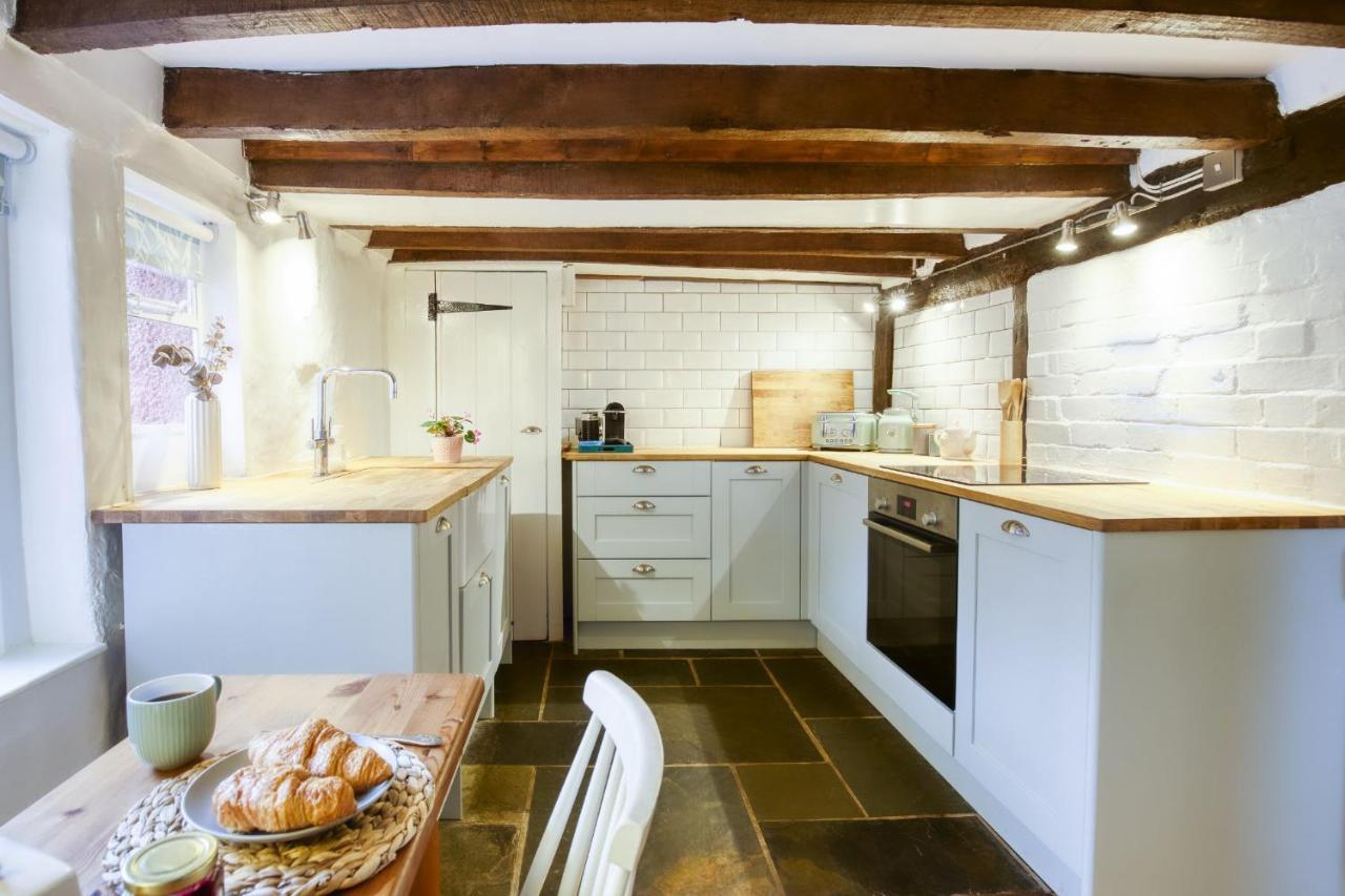 White Cross Cottage Woodbury Экстерьер фото