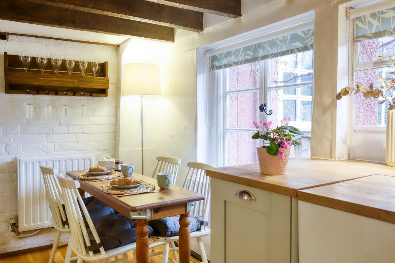 White Cross Cottage Woodbury Экстерьер фото