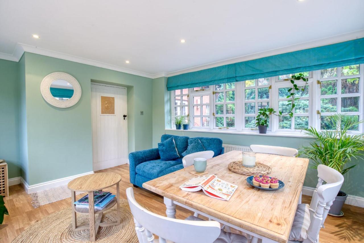 White Cross Cottage Woodbury Экстерьер фото