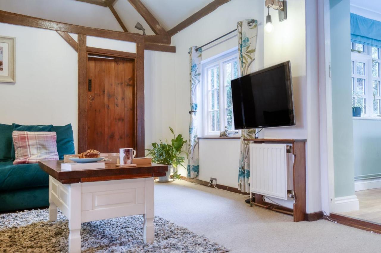 White Cross Cottage Woodbury Экстерьер фото